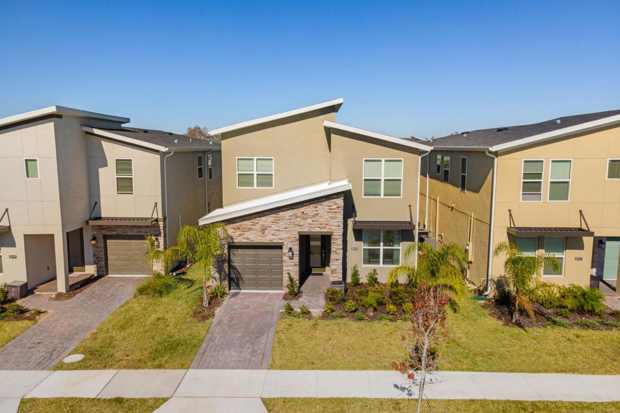 Beautiful 5bedroom House Close To 8943